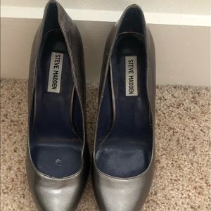 Vivvaa Steve Madden Pewter Patent Pumps, 7.5